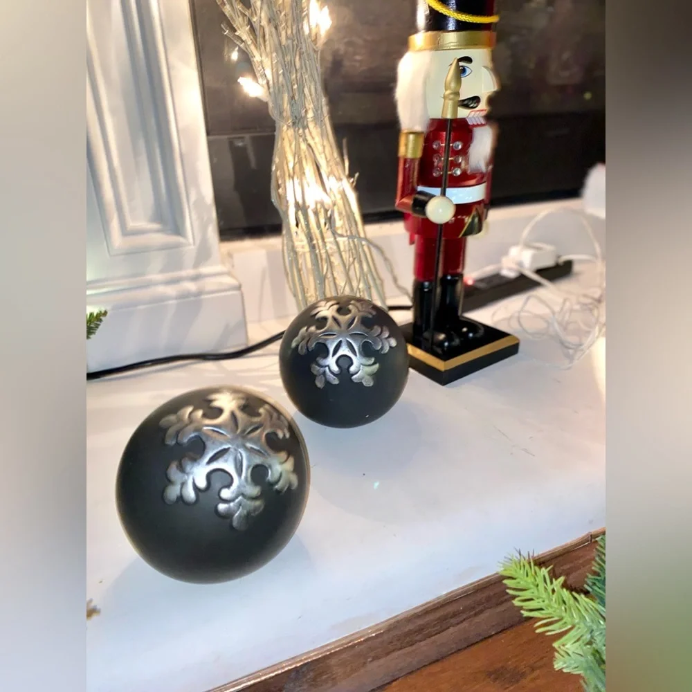 Set of 5 Ceramic Orbs Christmas Decor Balls